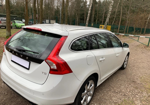 Volvo V60 cena 57900 przebieg: 120700, rok produkcji 2016 z Warszawa małe 211